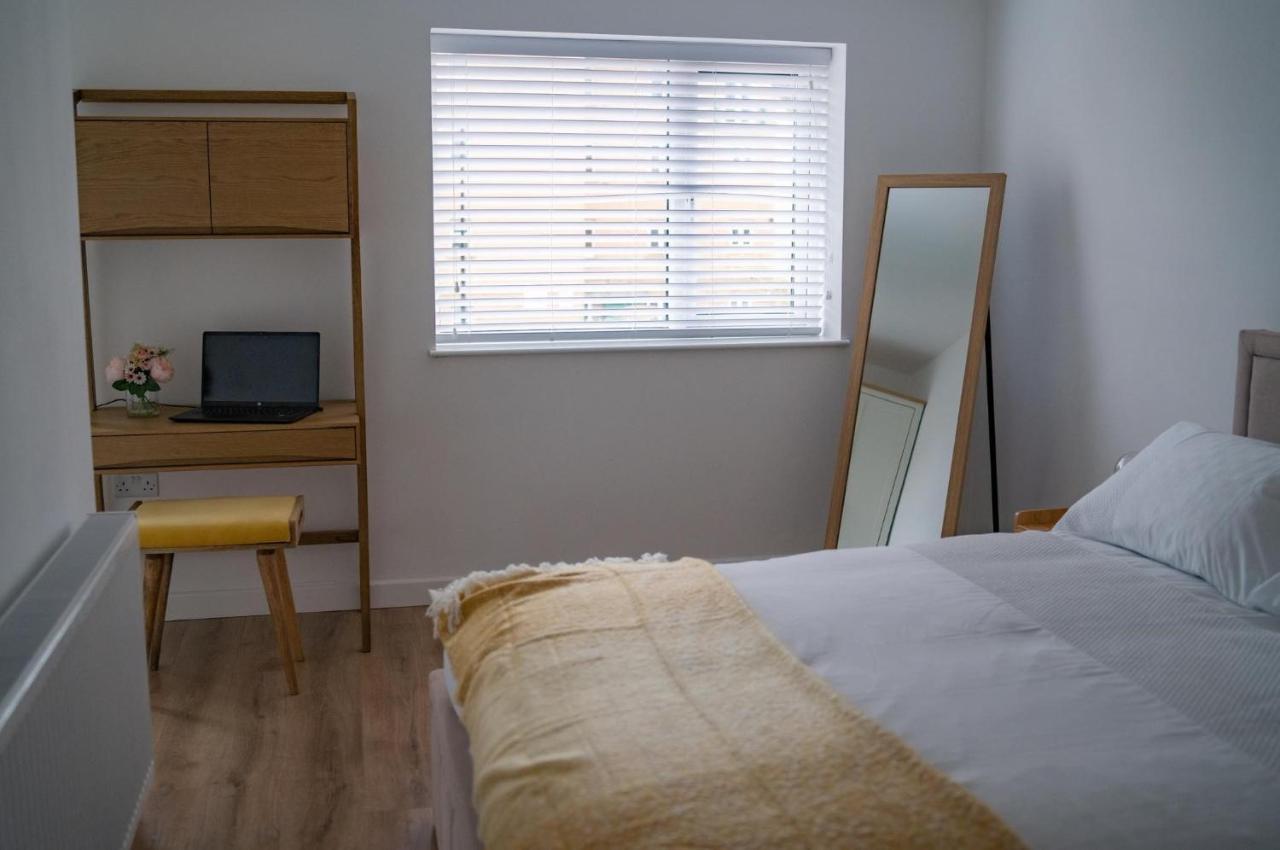 The Red House Modern Stylish Home From Home Walking Distance To Cardiff Bay And City Centre With Parking 외부 사진