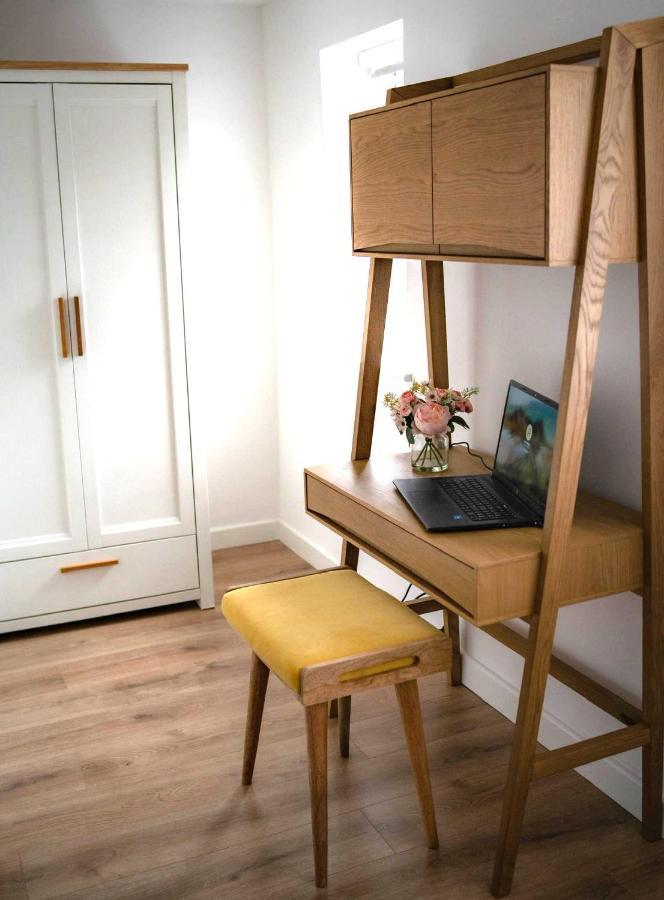 The Red House Modern Stylish Home From Home Walking Distance To Cardiff Bay And City Centre With Parking 외부 사진