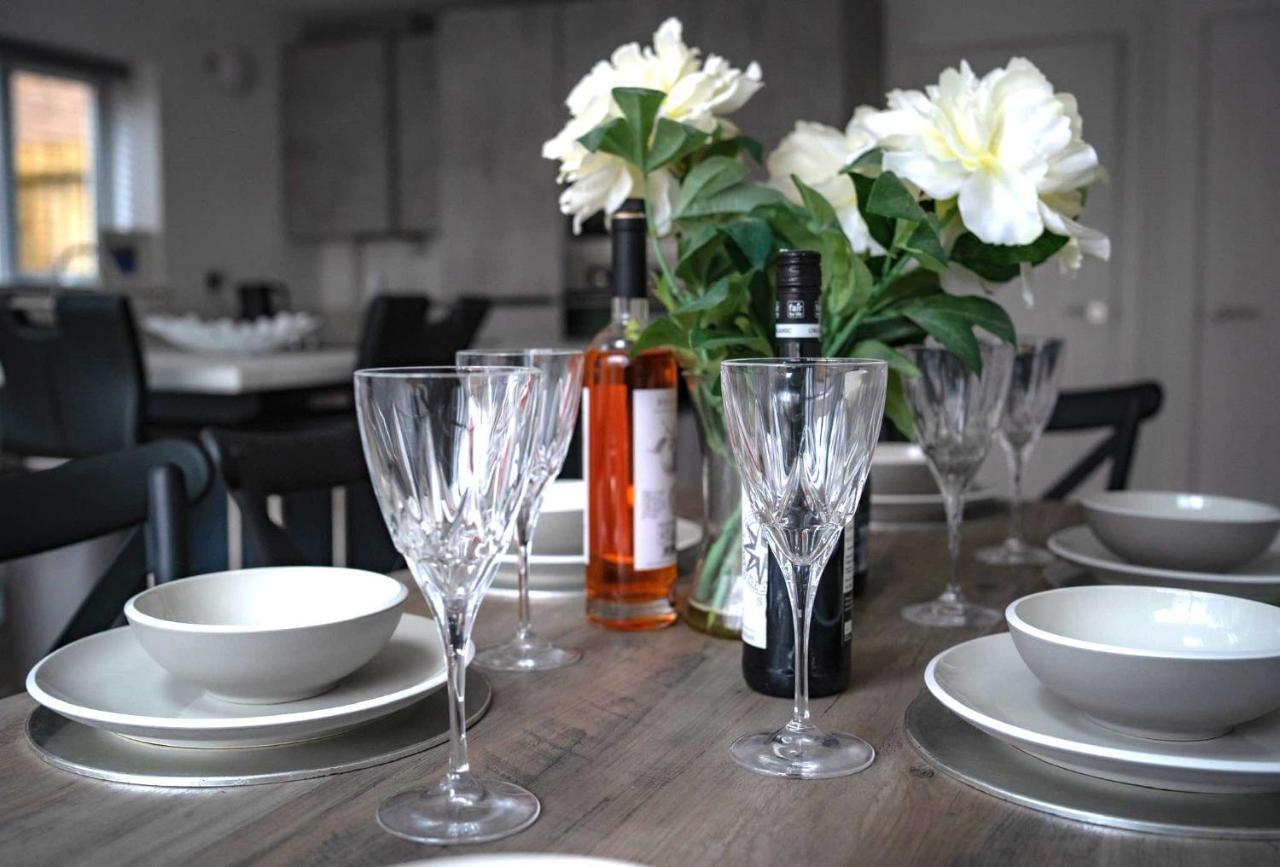 The Red House Modern Stylish Home From Home Walking Distance To Cardiff Bay And City Centre With Parking 외부 사진