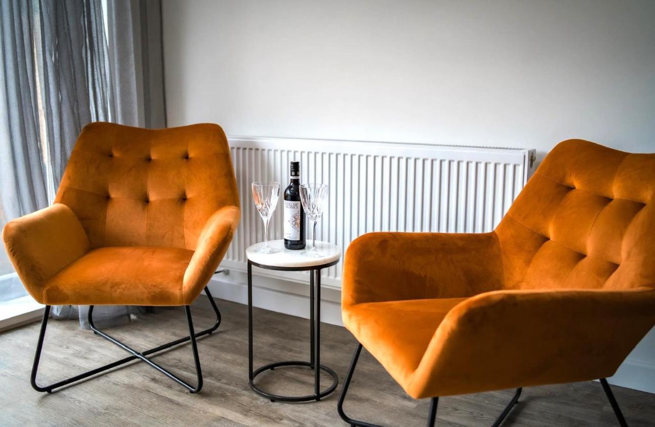 The Red House Modern Stylish Home From Home Walking Distance To Cardiff Bay And City Centre With Parking 외부 사진