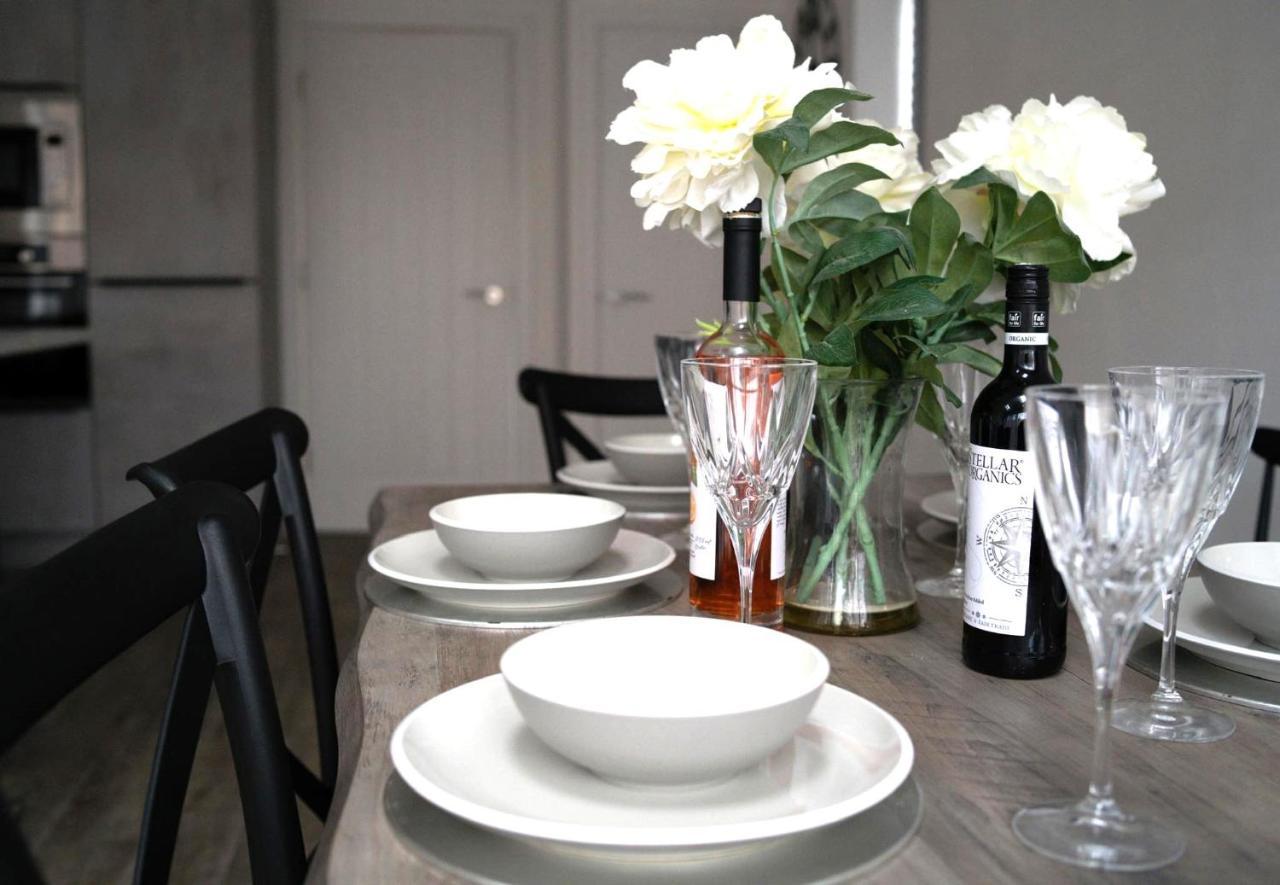 The Red House Modern Stylish Home From Home Walking Distance To Cardiff Bay And City Centre With Parking 외부 사진