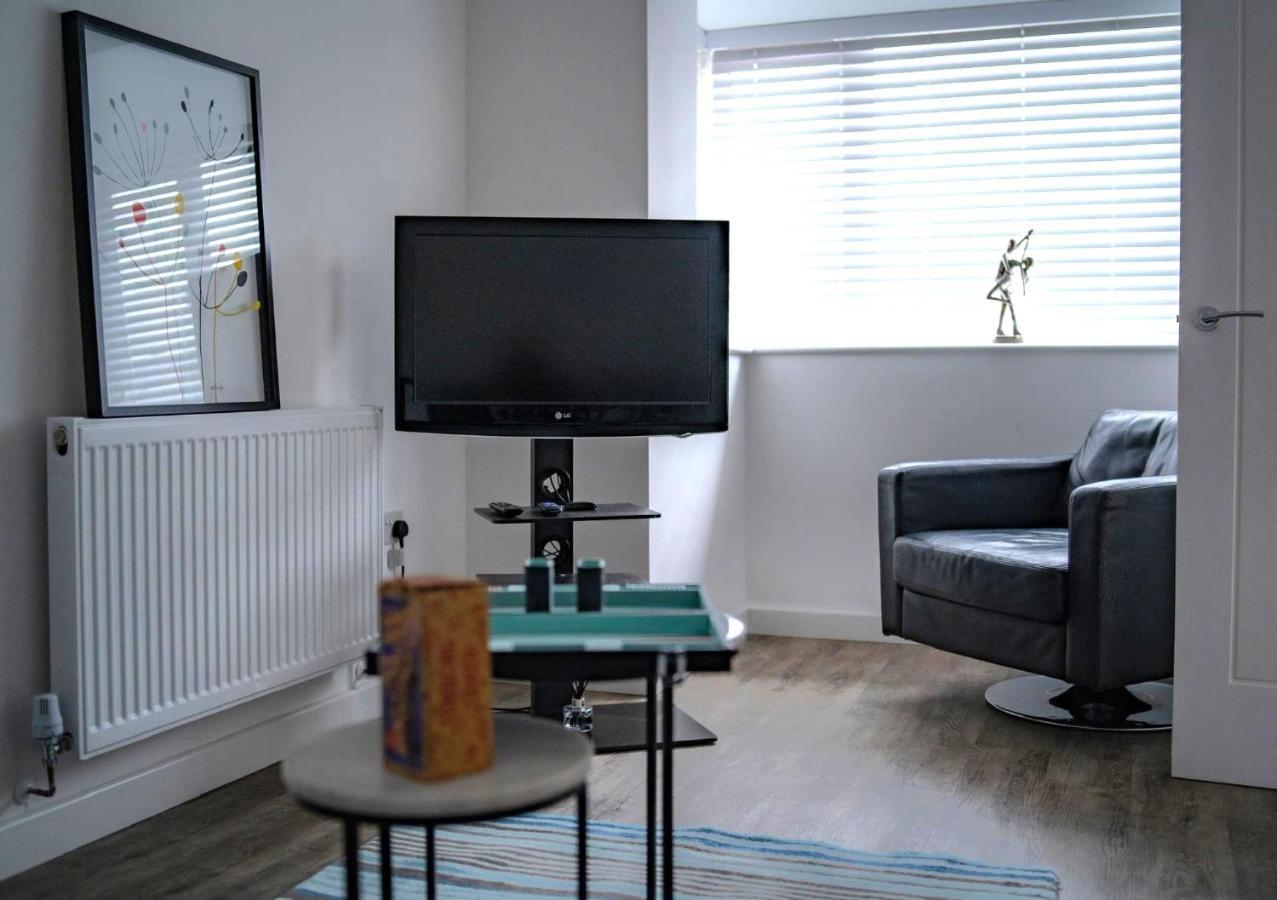 The Red House Modern Stylish Home From Home Walking Distance To Cardiff Bay And City Centre With Parking 외부 사진