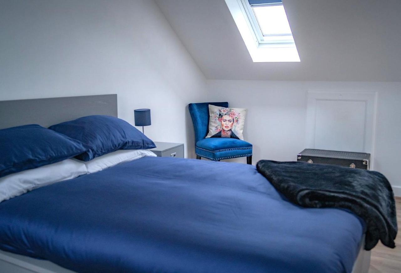 The Red House Modern Stylish Home From Home Walking Distance To Cardiff Bay And City Centre With Parking 외부 사진